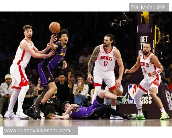 火箭与湖人激战正酣2003年1月17日经典对决回顾